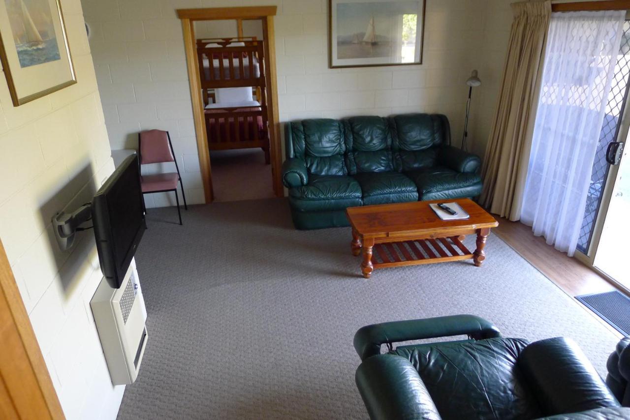 Willaway Motel Apartments Ulverstone Exterior photo