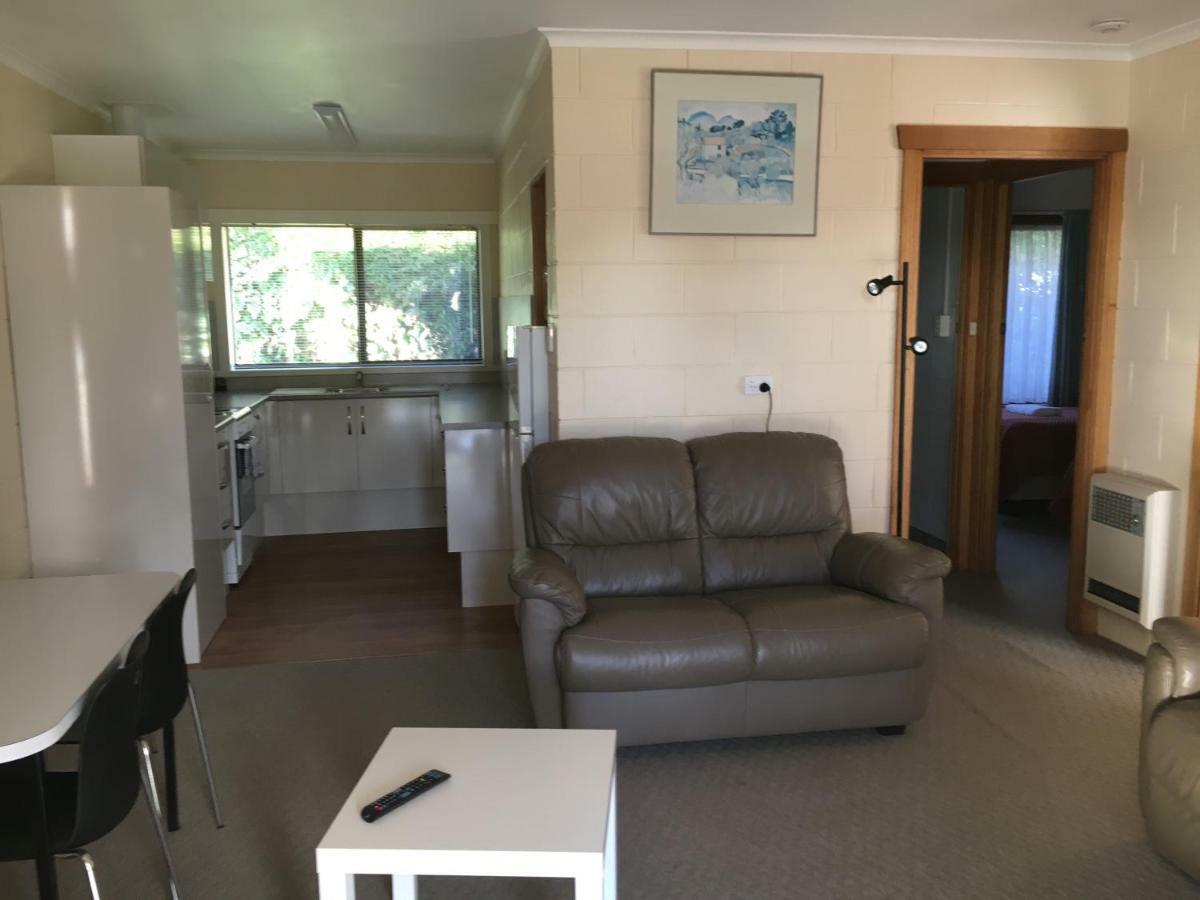 Willaway Motel Apartments Ulverstone Exterior photo
